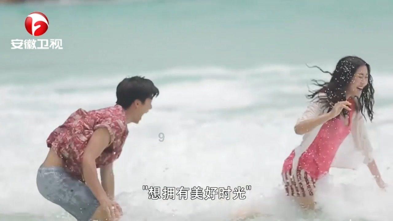 黑色针织衫搭蓝色高腰紧身牛仔裤，简约大气，知性干练，这样的搭配迷人吗？游戏画面