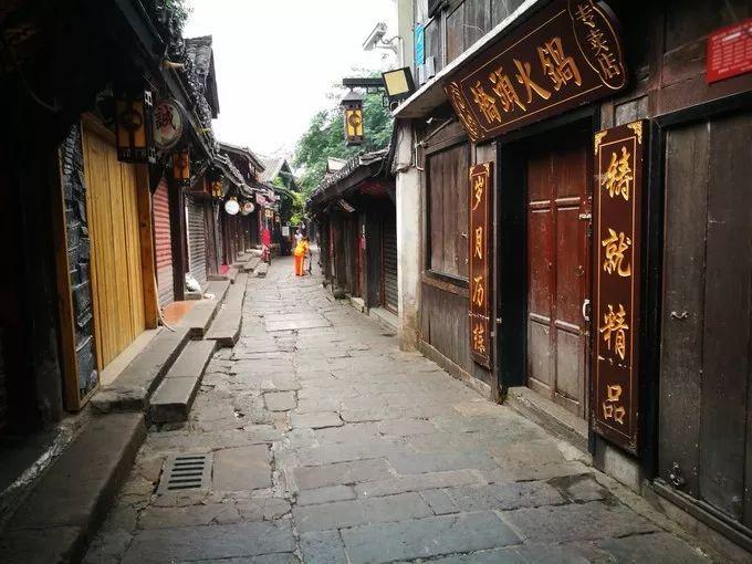蛙先生首家“江西辣”牛蛙门店即将开业,刷爆朋友圈的江西辣牛蛙来了