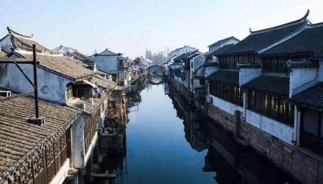 河南暴雪来临!许昌、洛阳、平顶山已开始下雪,车身被雪覆盖,应天门广场一片白