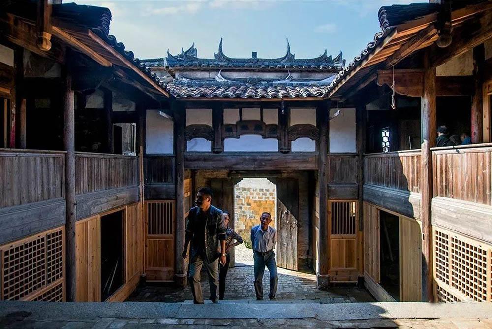 在外面孩子想要一个东西，如果你是家长你们该怎么做呢？游戏画面
